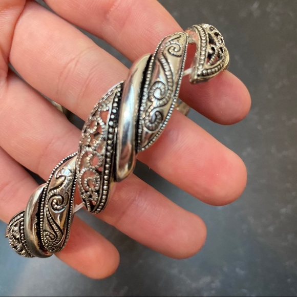 Bangle Trio| Smithsonian Institution Exclusive - Picture 3 of 13